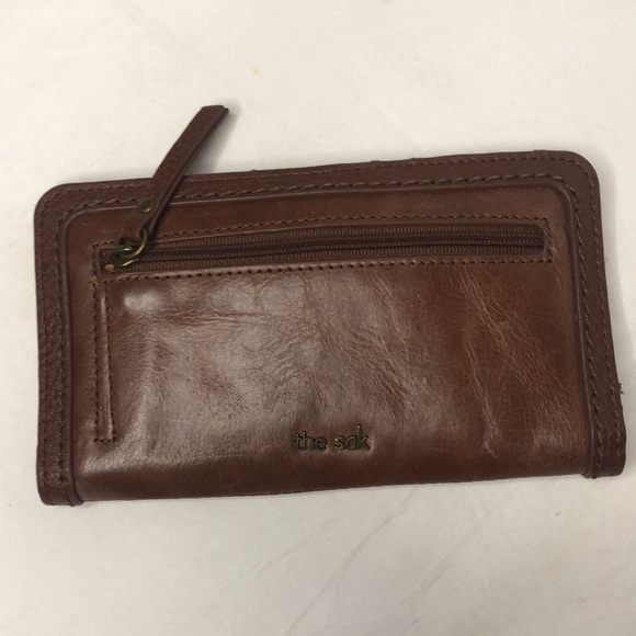 THE SAK brown leather floral embossed wallet. Holds up to 12 cards. - Picture 2 of 12